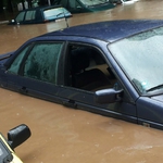 Само за час водата в дерето в ж.к. „Иглика” преля с още половин метър (снимки)