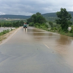 Снимки от залятия път между Албена и Рогачево