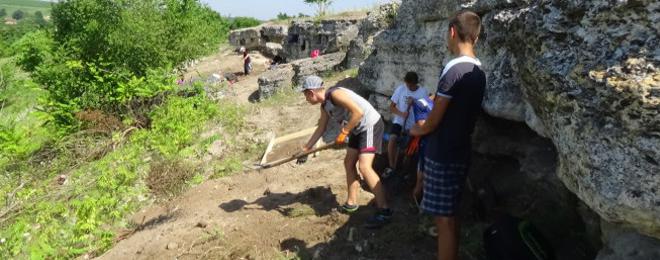 Продължават разкопките край село Красен