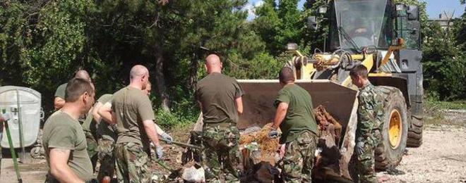 Военните изчистили километър и половина от коритото на Суха река в Добрич