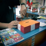 Книжарница „Хеликон” дари 2000 лева на бездомно семейство от Добрич 