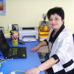 Педиатър от Добрич откри изложба „Магията жена” в помощ на забавачка