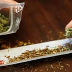 Спипаха тийнейджъри в Албена с близо 8 грама марихуана