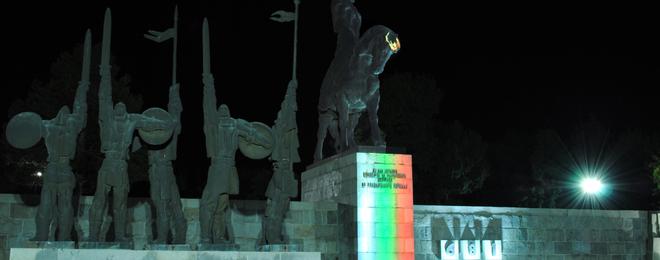 Хан Аспарух озарен в цветовете на националния трибагреник