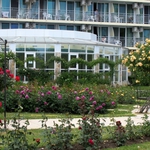 Истинската “столица” на розите в Албена е градина “Розариум”