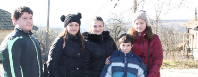 Младите тошевци този път помогнаха с дарение на дете от с. Долец, община Попово