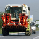Фермерите ще трябва да плащат такса при движение на техниката по пътищата