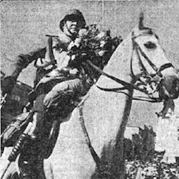 Командирът на Гвардейския на Н.В. полк, обкичен с цветя, начело на своите гвардейци, тръгва за Добруджа.