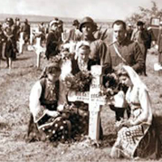 Официално поклонение на 19.09.1940 г. по случай връщането на Южна Добруджа във Военното гробище в Добрич пред гроб на неизвестен български войник, загинал през I световна война в добруджанските боеве.